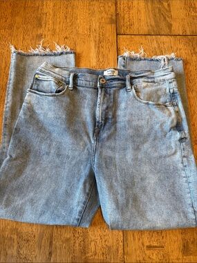 Kensie Straight Leg Jeans in Light Wash Blue